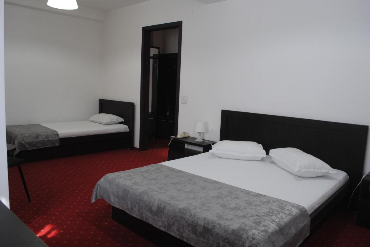 Hotel Corona Drobeta Turnu Severin Exteriér fotografie